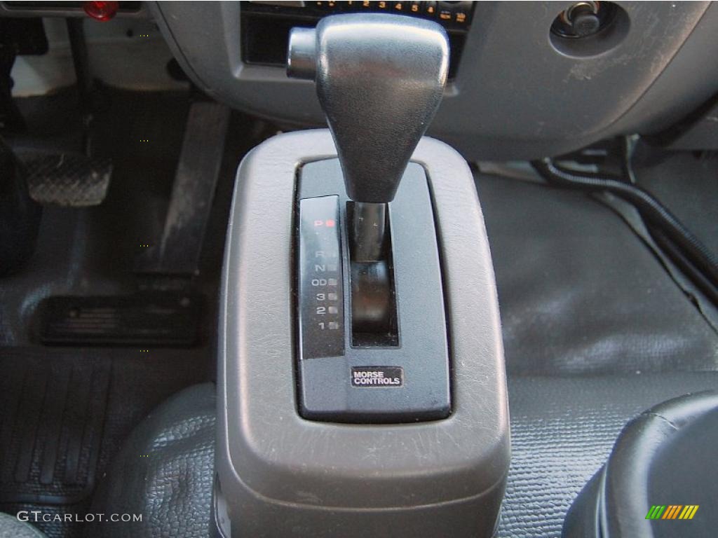 2006 T Series Truck T7500 - Summit White / Pewter Gray photo #29