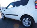 2010 Clear White Kia Soul +  photo #4