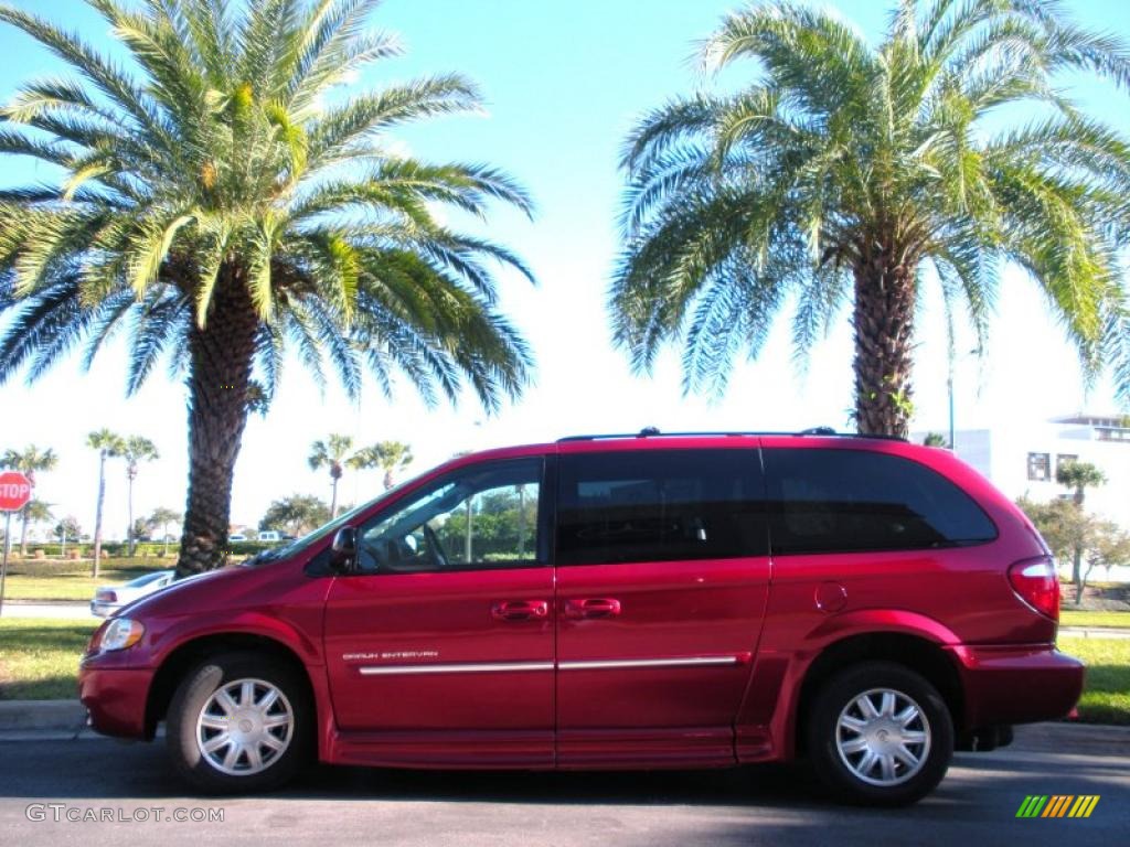 2007 Town & Country Touring - Inferno Red Crystal Pearl / Medium Slate Gray photo #1