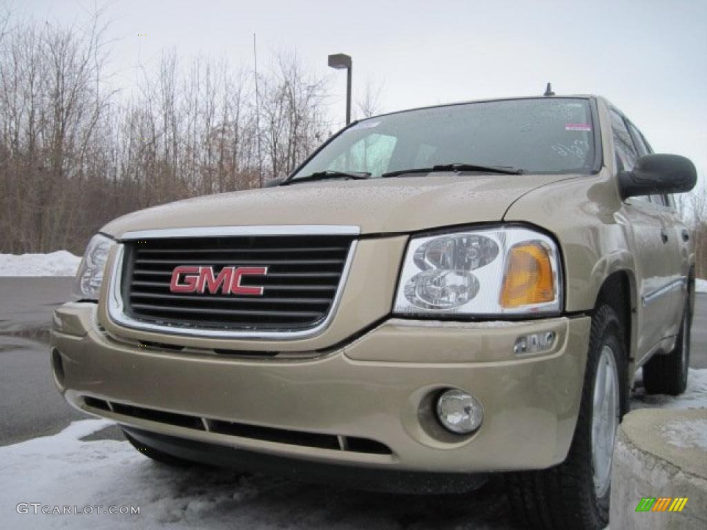 2006 Envoy SLE 4x4 - Sand Beige Metallic / Light Tan/Ebony Black photo #1