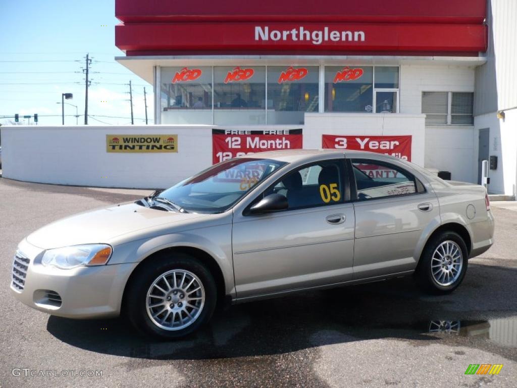 2005 Sebring Sedan - Linen Gold Metallic / Charcoal photo #1