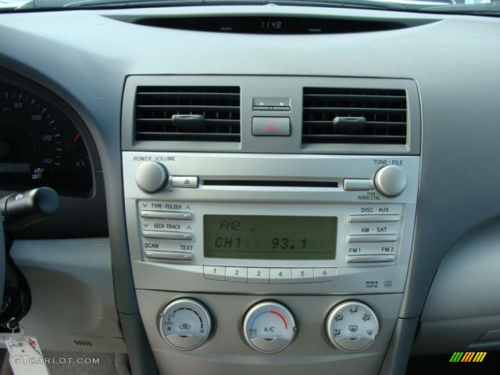 2010 Camry LE - Super White / Ash Gray photo #11