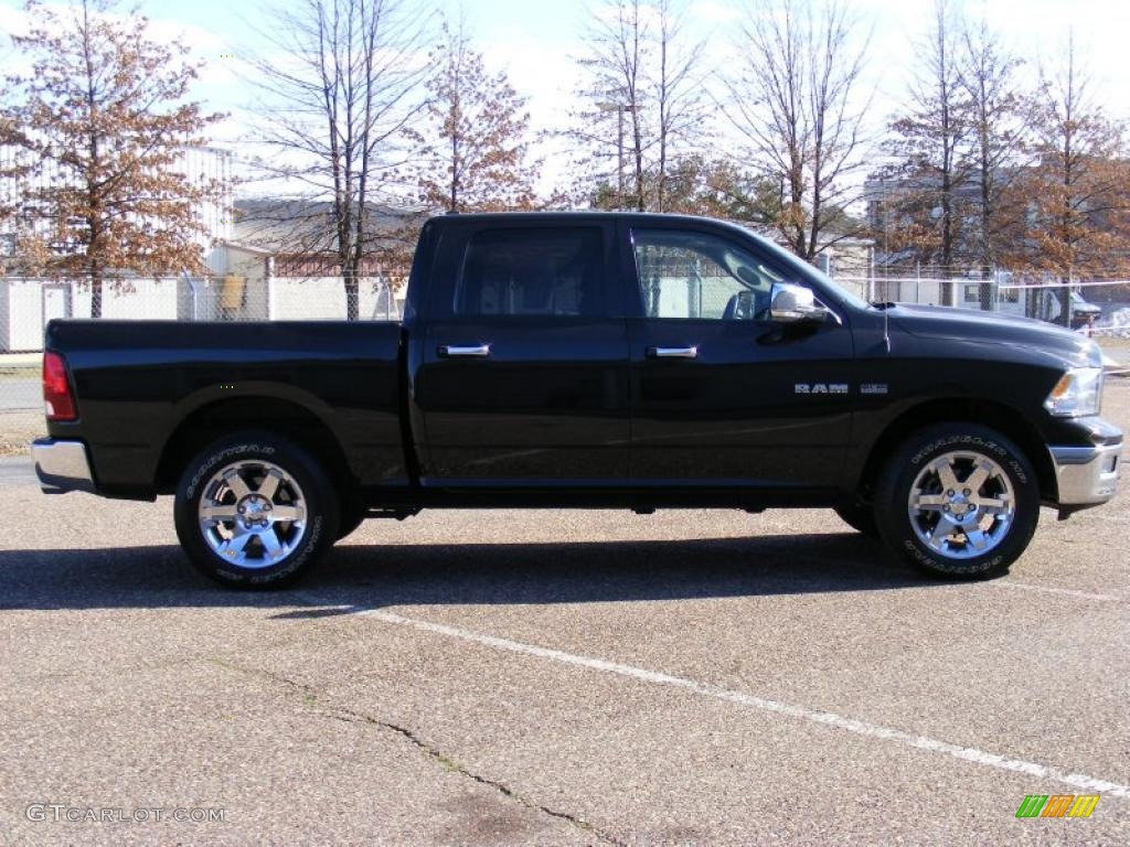 2009 Ram 1500 Laramie Crew Cab 4x4 - Brilliant Black Crystal Pearl / Dark Slate Gray photo #4