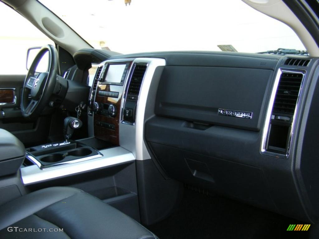 2009 Ram 1500 Laramie Crew Cab 4x4 - Brilliant Black Crystal Pearl / Dark Slate Gray photo #33