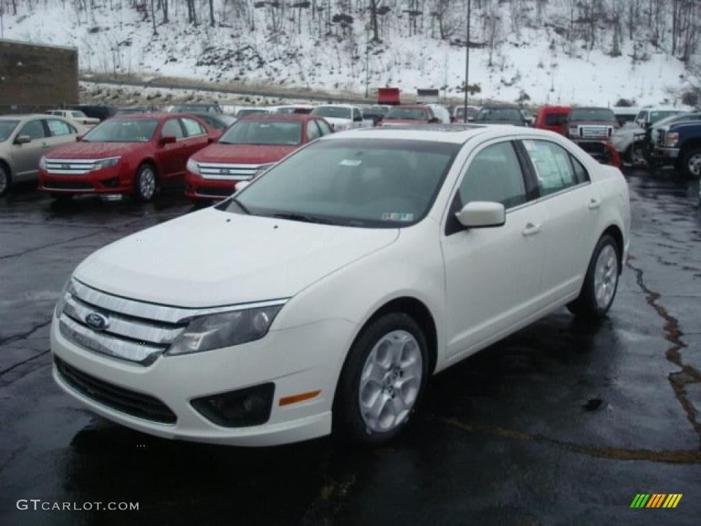 2010 Fusion SE V6 - White Suede / Medium Light Stone photo #7