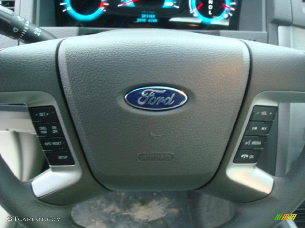 2010 Fusion SE V6 - White Suede / Medium Light Stone photo #17