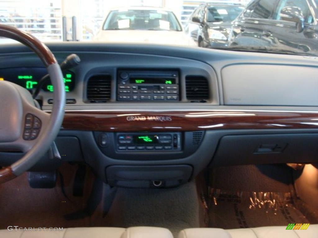 2004 Grand Marquis LS - Black Clearcoat / Light Flint photo #10