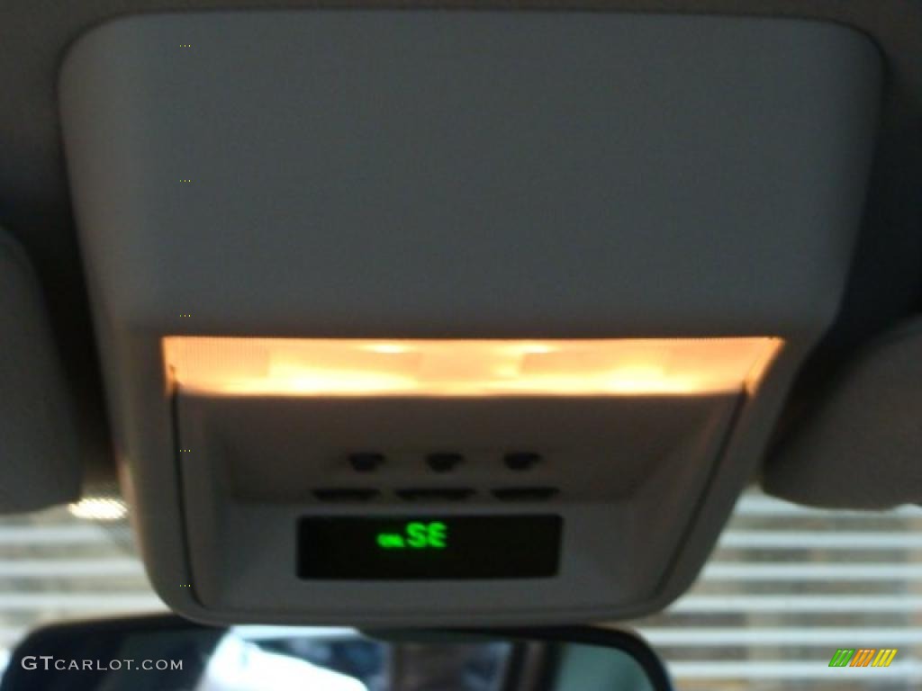 2004 Grand Marquis LS - Black Clearcoat / Light Flint photo #12