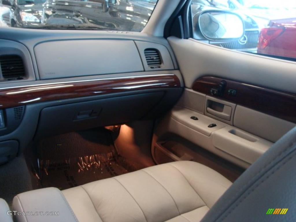 2004 Grand Marquis LS - Black Clearcoat / Light Flint photo #13