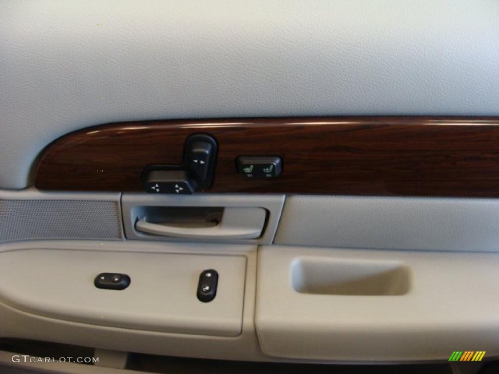 2004 Grand Marquis LS - Black Clearcoat / Light Flint photo #15