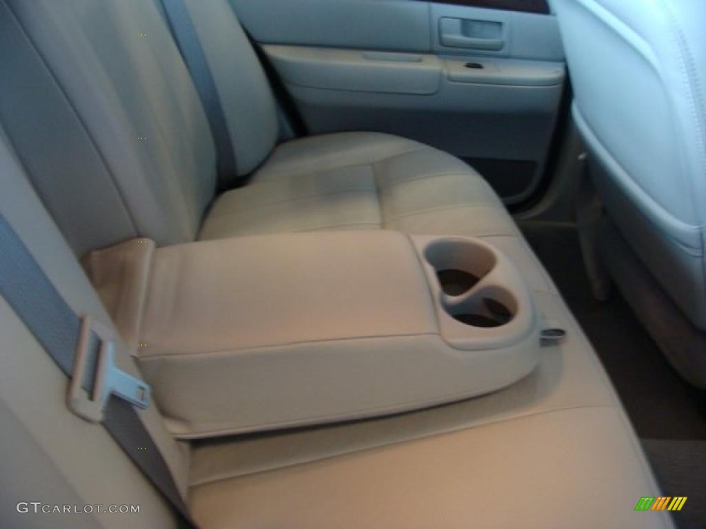 2004 Grand Marquis LS - Black Clearcoat / Light Flint photo #17