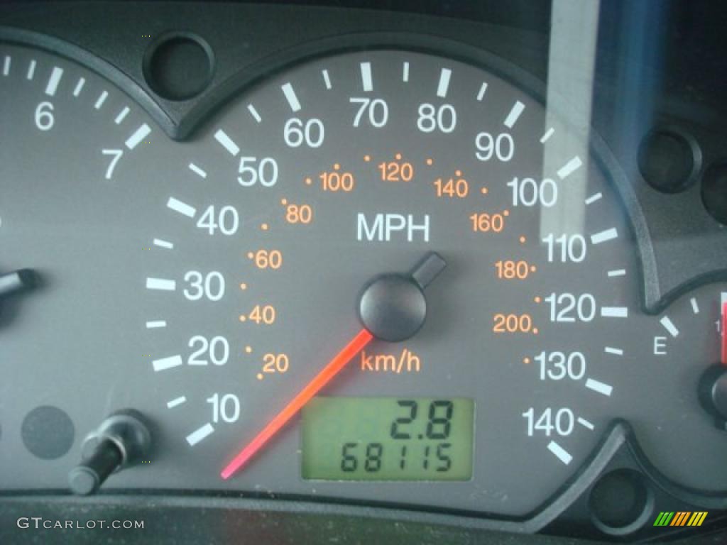2005 Focus ZX5 SES Hatchback - Blazing Copper Metallic / Dark Flint/Light Flint photo #20