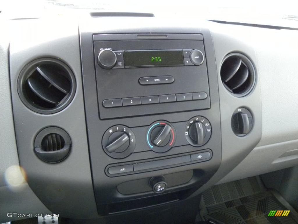2006 F150 XL SuperCab 4x4 - Oxford White / Flint photo #21