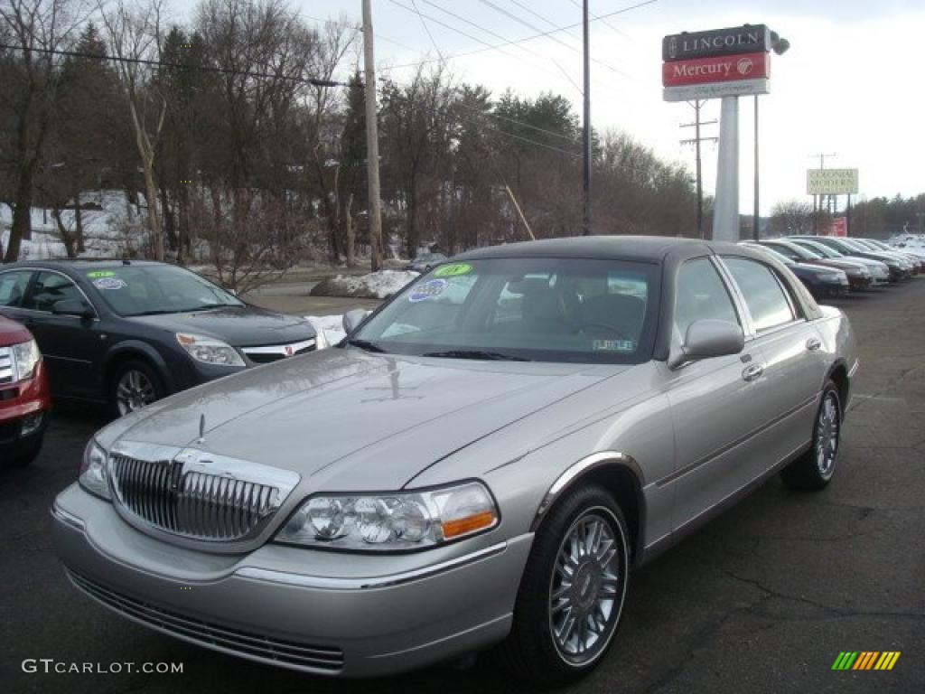 Silver Birch Metallic Lincoln Town Car