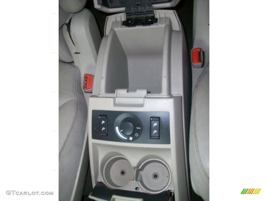 2005 Pacifica Touring AWD - Stone White / Light Taupe photo #26