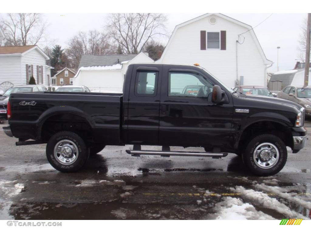 2005 F250 Super Duty XLT SuperCab 4x4 - Black / Medium Flint photo #1