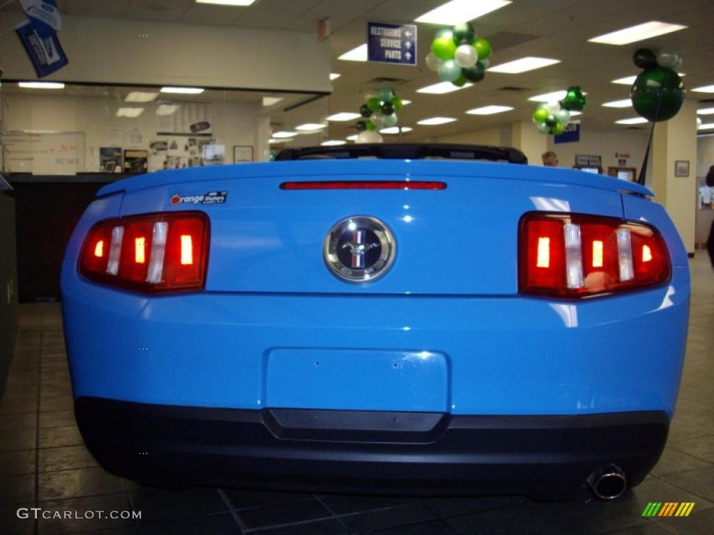 2010 Mustang V6 Premium Convertible - Grabber Blue / Charcoal Black photo #3