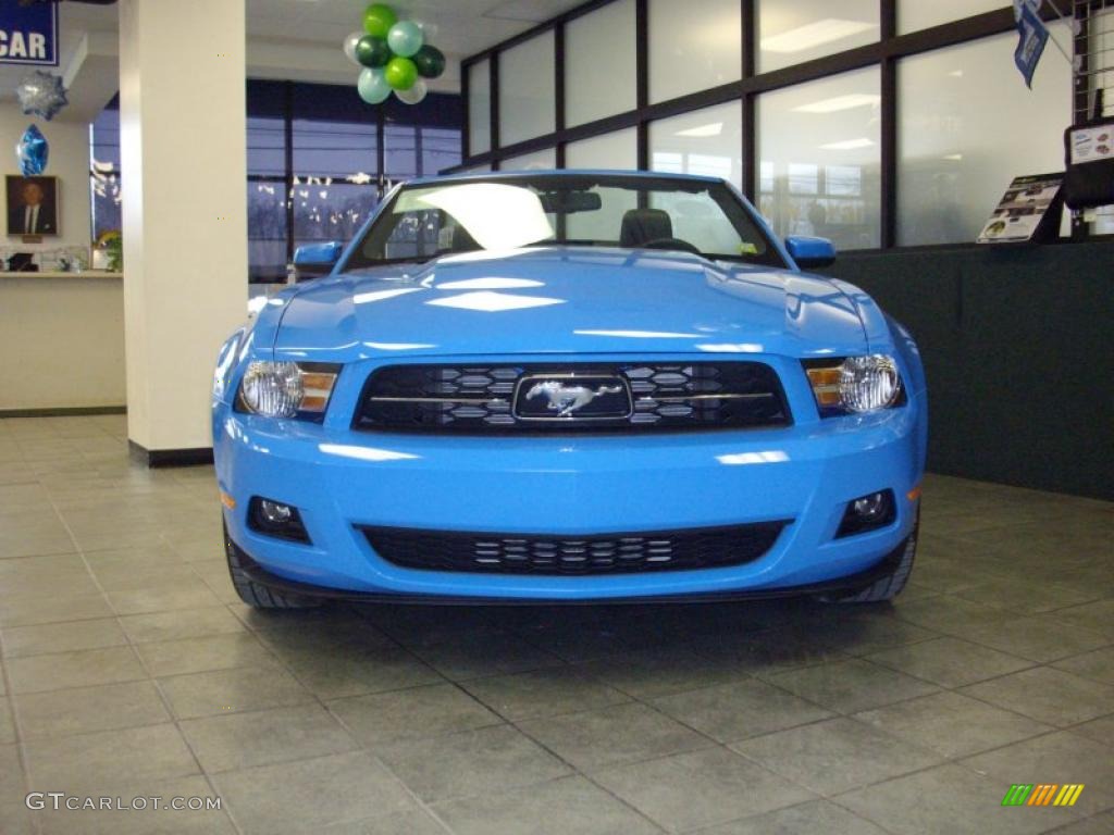 2010 Mustang V6 Premium Convertible - Grabber Blue / Charcoal Black photo #4