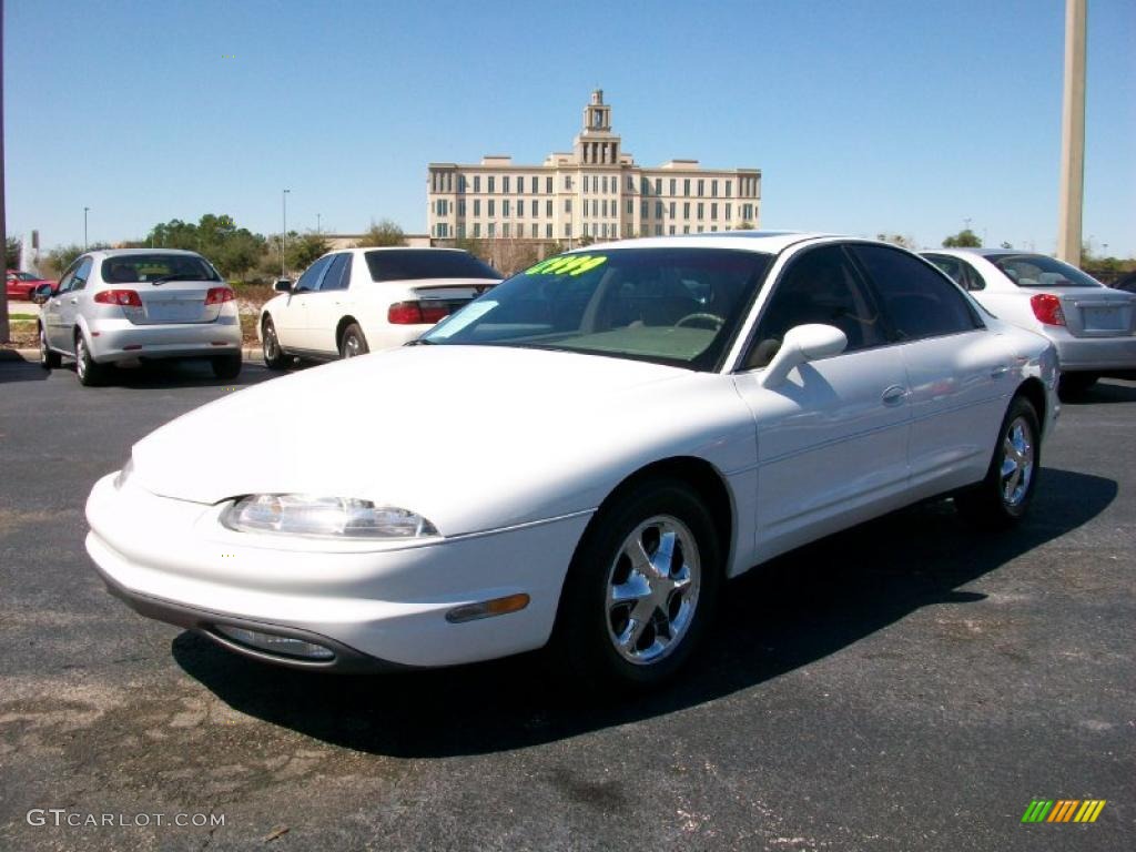 1997 Aurora  - Bright White / Beige photo #1