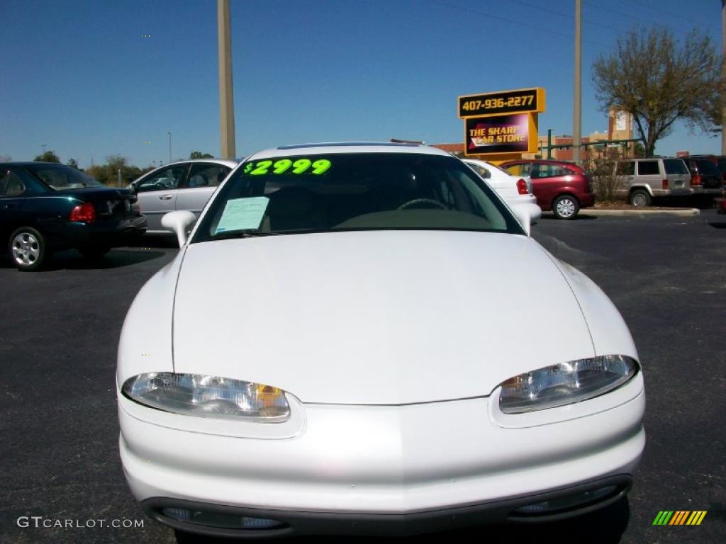 1997 Aurora  - Bright White / Beige photo #2