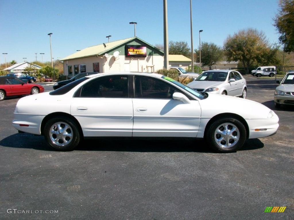 1997 Aurora  - Bright White / Beige photo #4