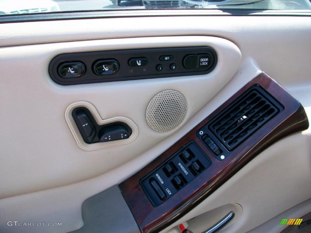 1997 Aurora  - Bright White / Beige photo #10