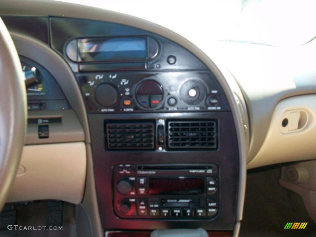 1997 Aurora  - Bright White / Beige photo #12