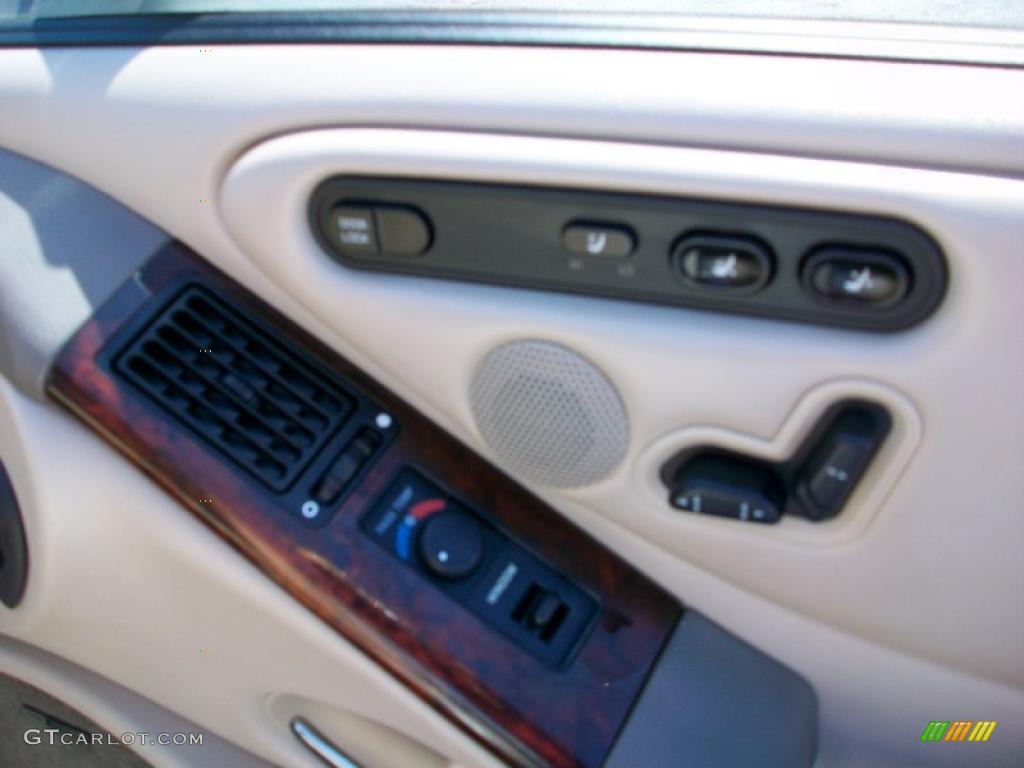 1997 Aurora  - Bright White / Beige photo #20