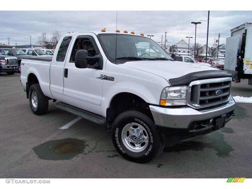 2003 F250 Super Duty XL SuperCab 4x4 - Oxford White / Dark Flint Grey photo #3