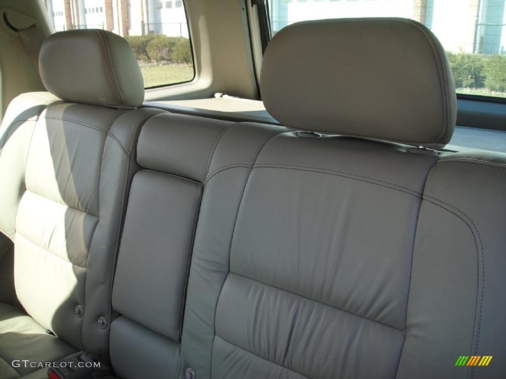2001 QX4 4x4 - Dover White / Stone Beige photo #14