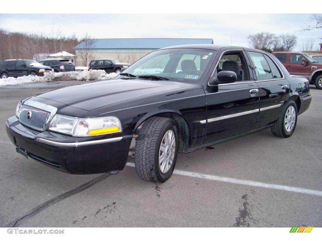 2005 Grand Marquis GS - Black Clearcoat / Dark Charcoal photo #1