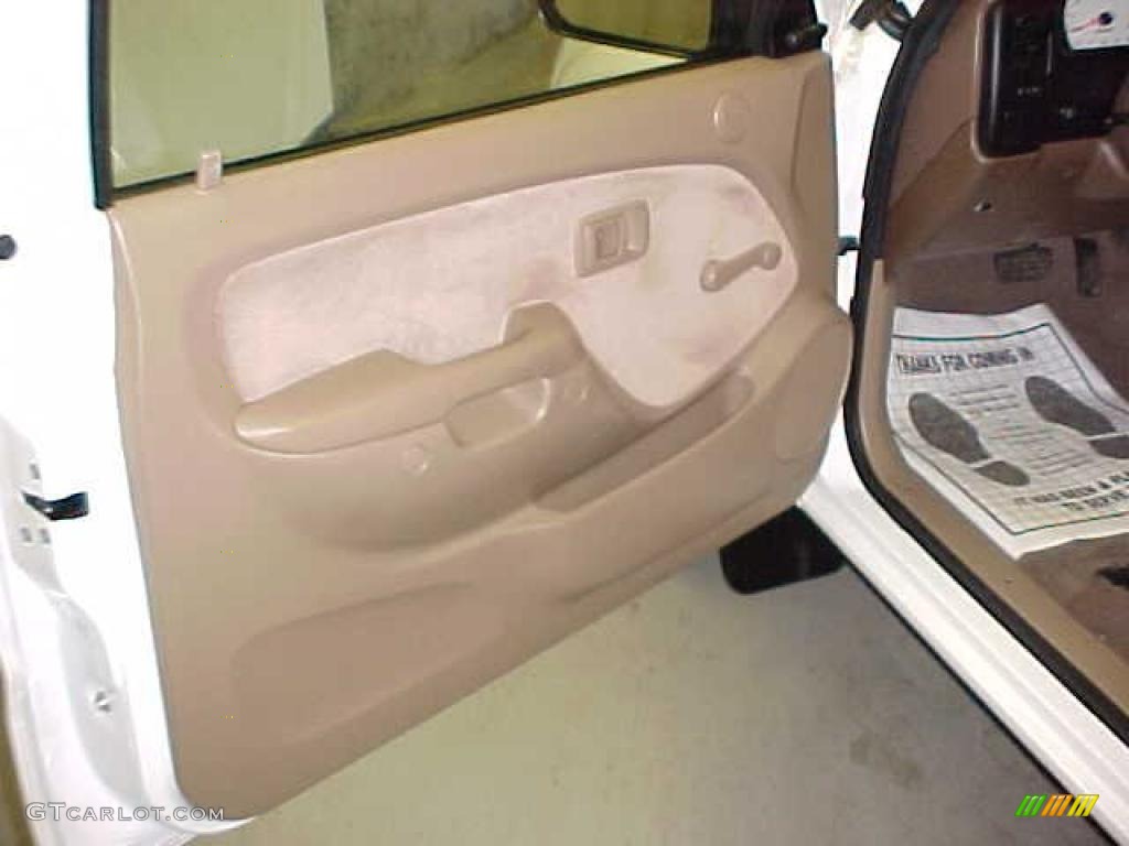 2004 Tacoma Xtracab - Super White / Oak photo #12