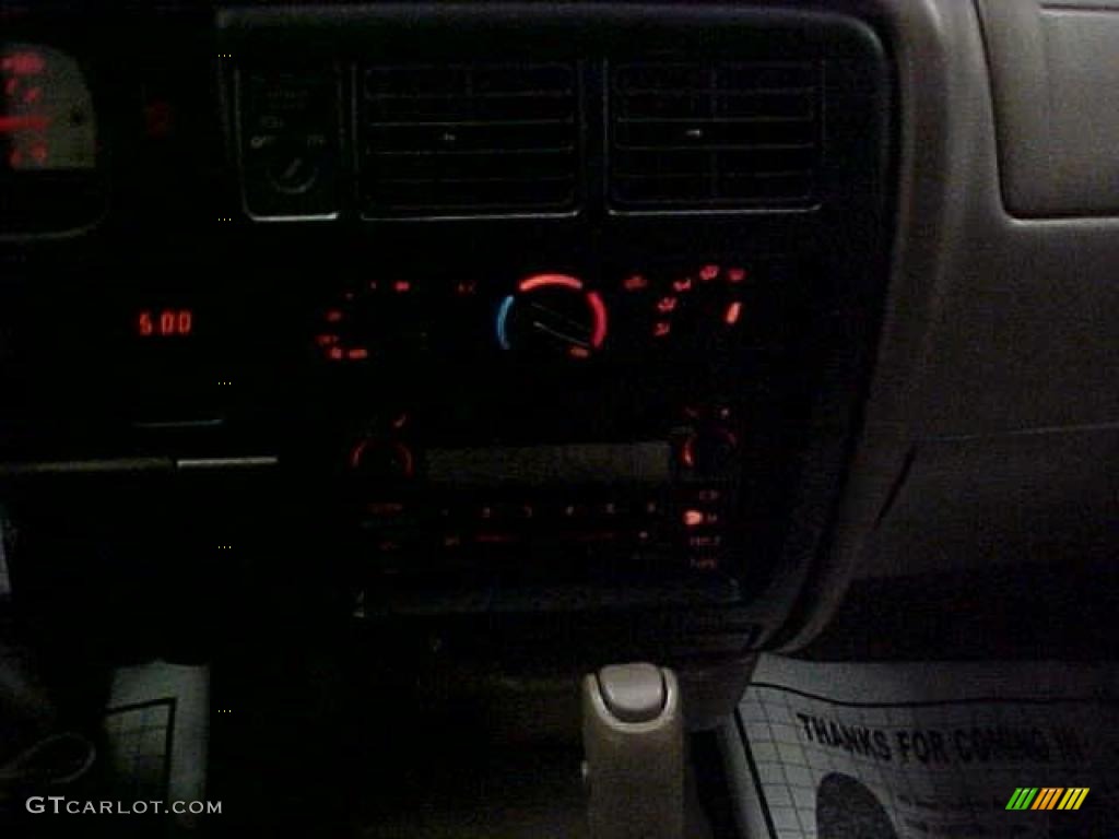 2004 Tacoma Xtracab - Super White / Oak photo #18