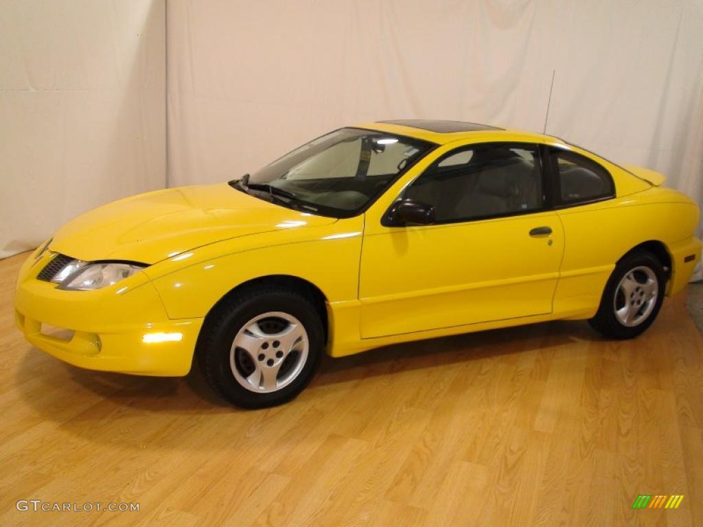 2004 Sunfire Coupe - Rally Yellow / Graphite photo #5
