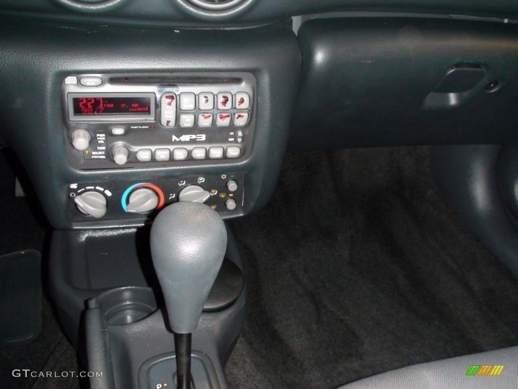 2004 Sunfire Coupe - Rally Yellow / Graphite photo #16