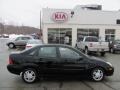 Pitch Black - Focus SE Sedan Photo No. 2