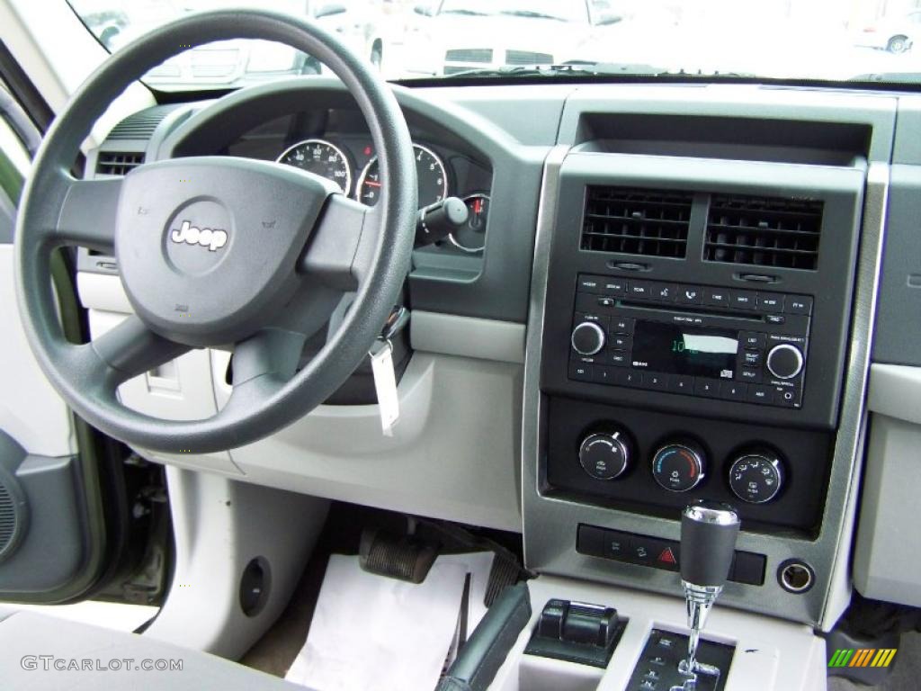 2008 Liberty Sport 4x4 - Jeep Green Metallic / Pastel Slate Gray photo #15