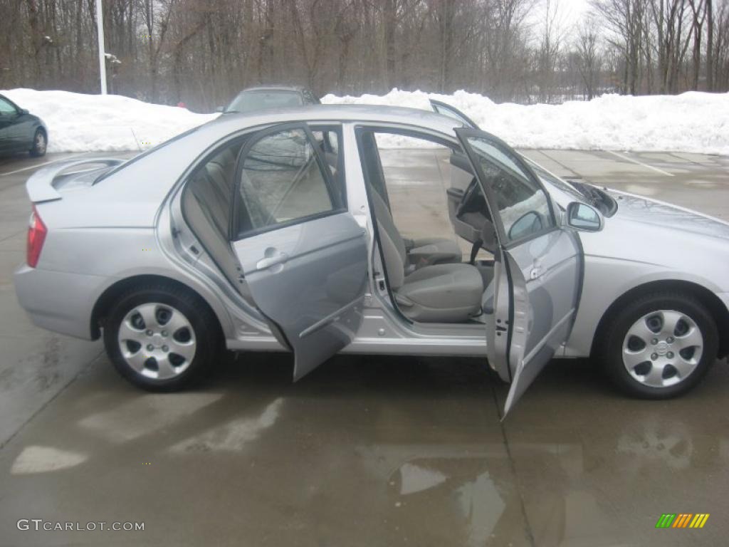 2006 Spectra EX Sedan - Clear Silver / Gray photo #14