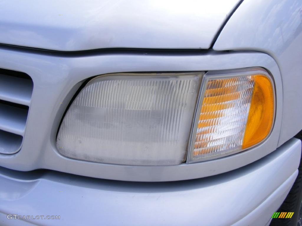 2002 F150 XL Regular Cab - Silver Metallic / Medium Graphite photo #10