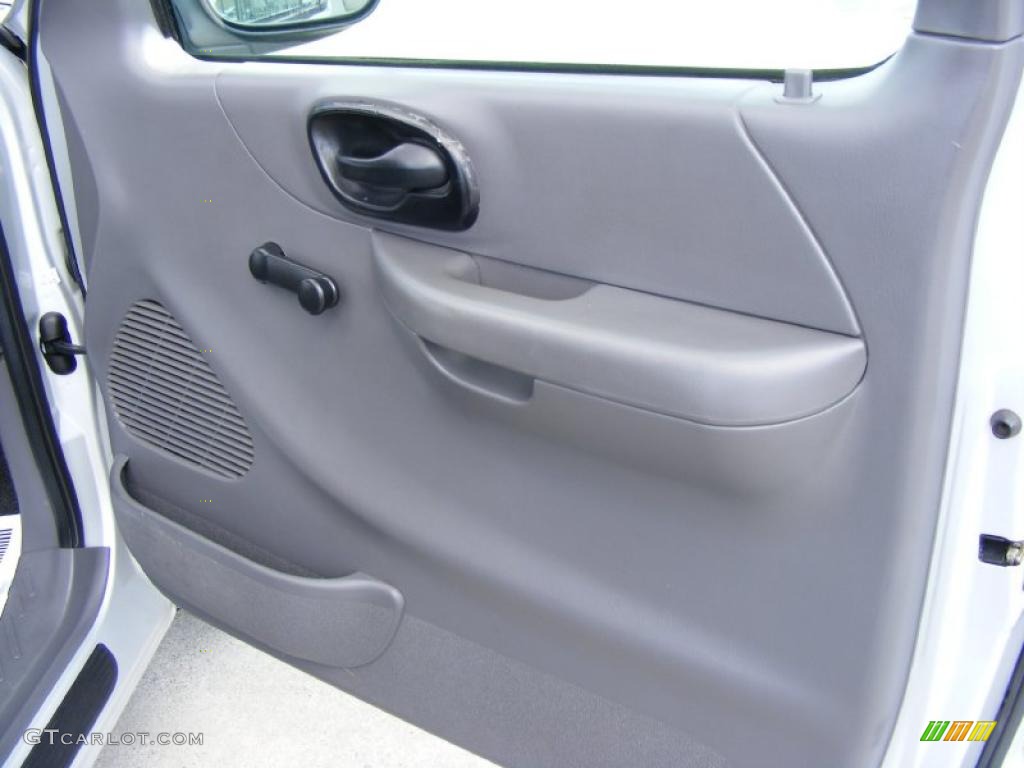 2002 F150 XL Regular Cab - Silver Metallic / Medium Graphite photo #30