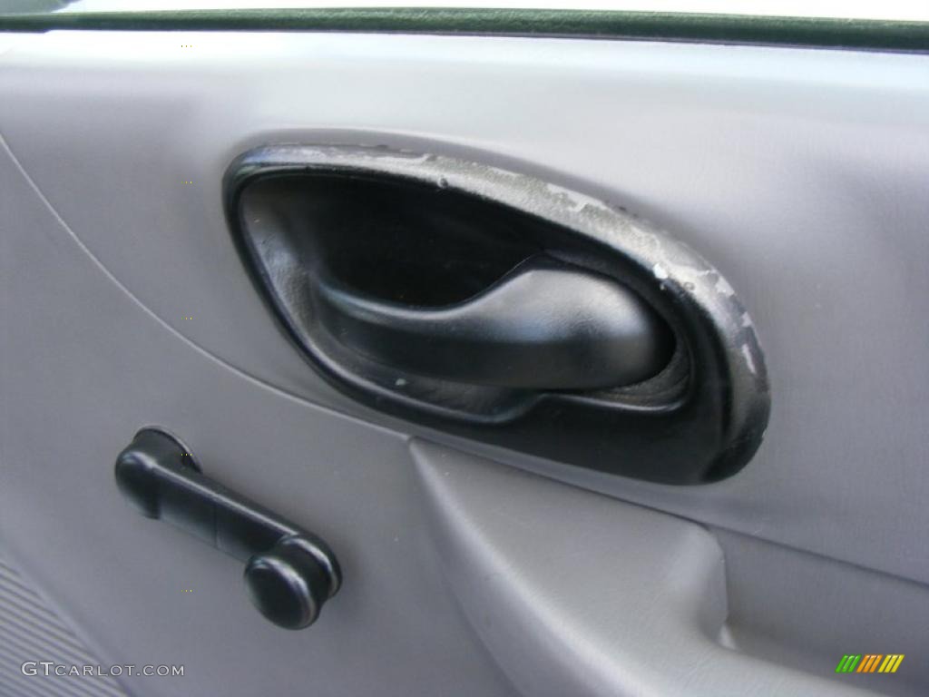 2002 F150 XL Regular Cab - Silver Metallic / Medium Graphite photo #31