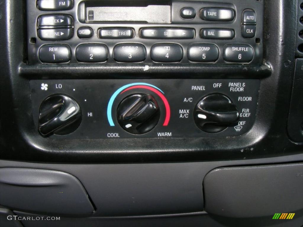 2002 F150 XL Regular Cab - Silver Metallic / Medium Graphite photo #41