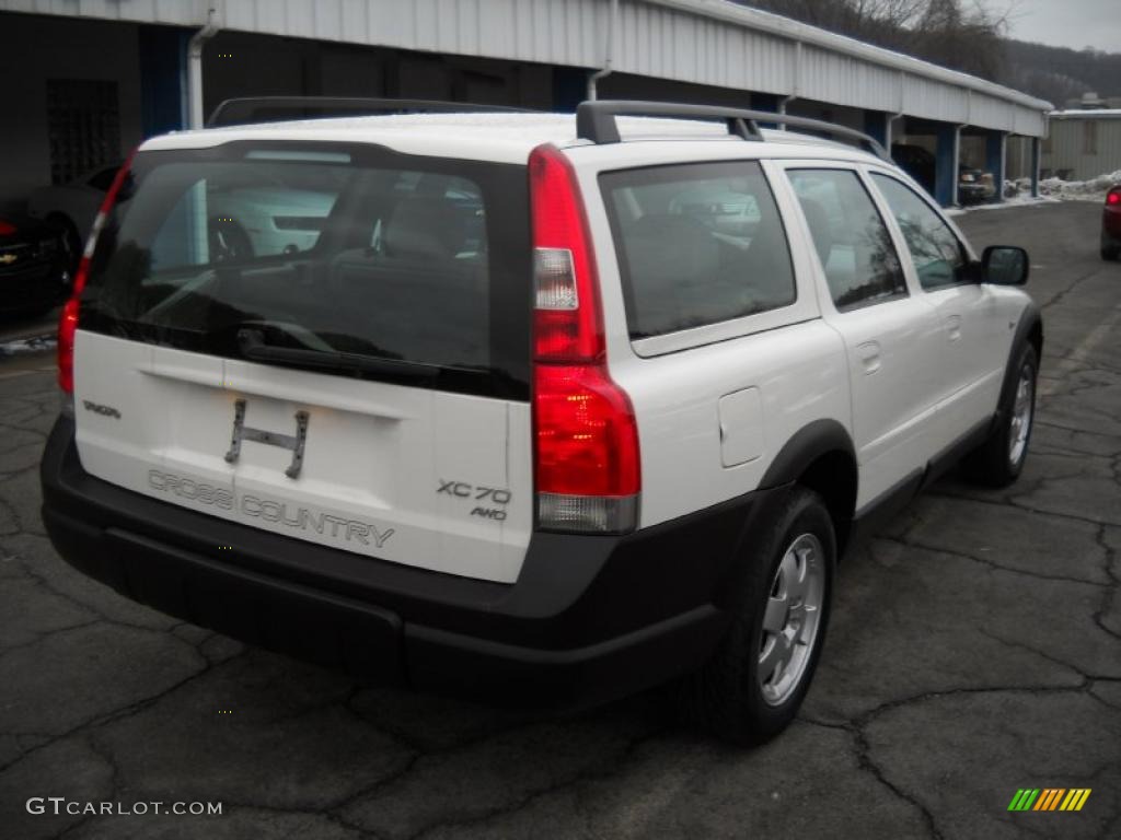 2003 XC70 AWD - White / Taupe photo #2