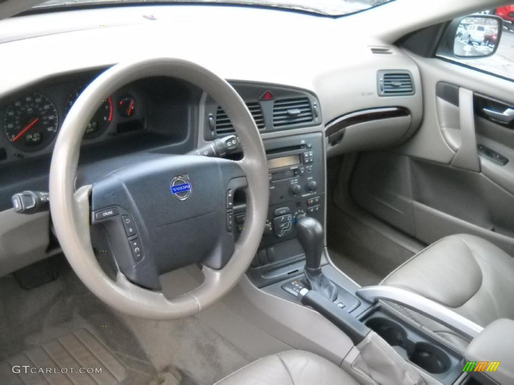 2003 XC70 AWD - White / Taupe photo #7