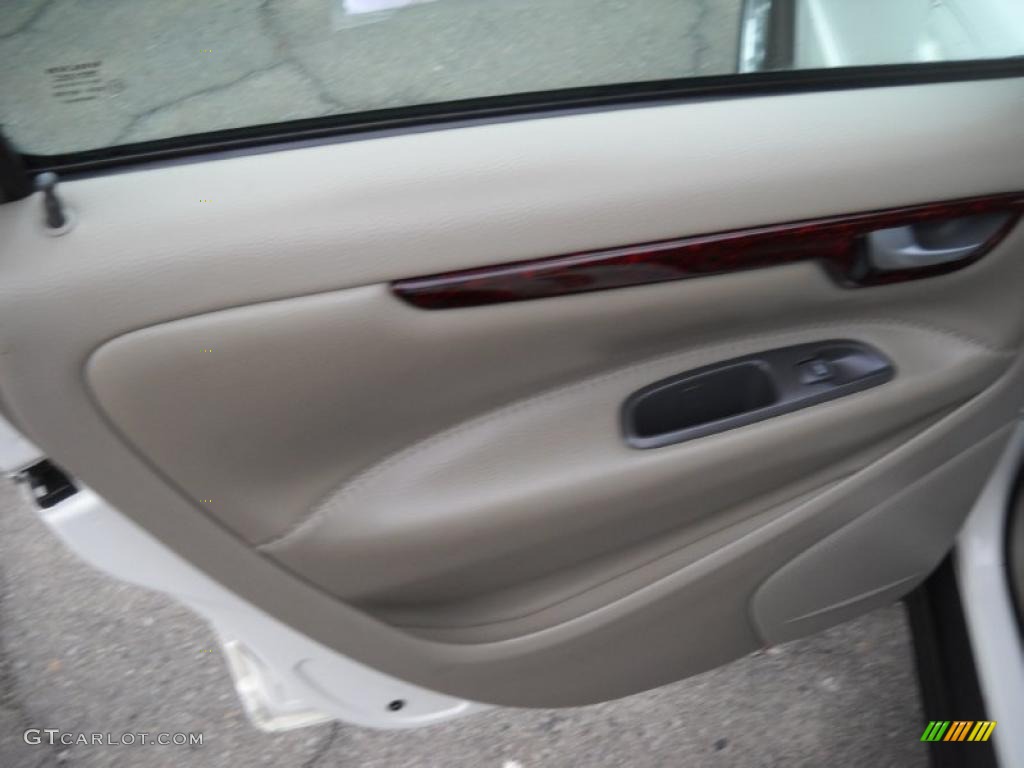 2003 XC70 AWD - White / Taupe photo #10