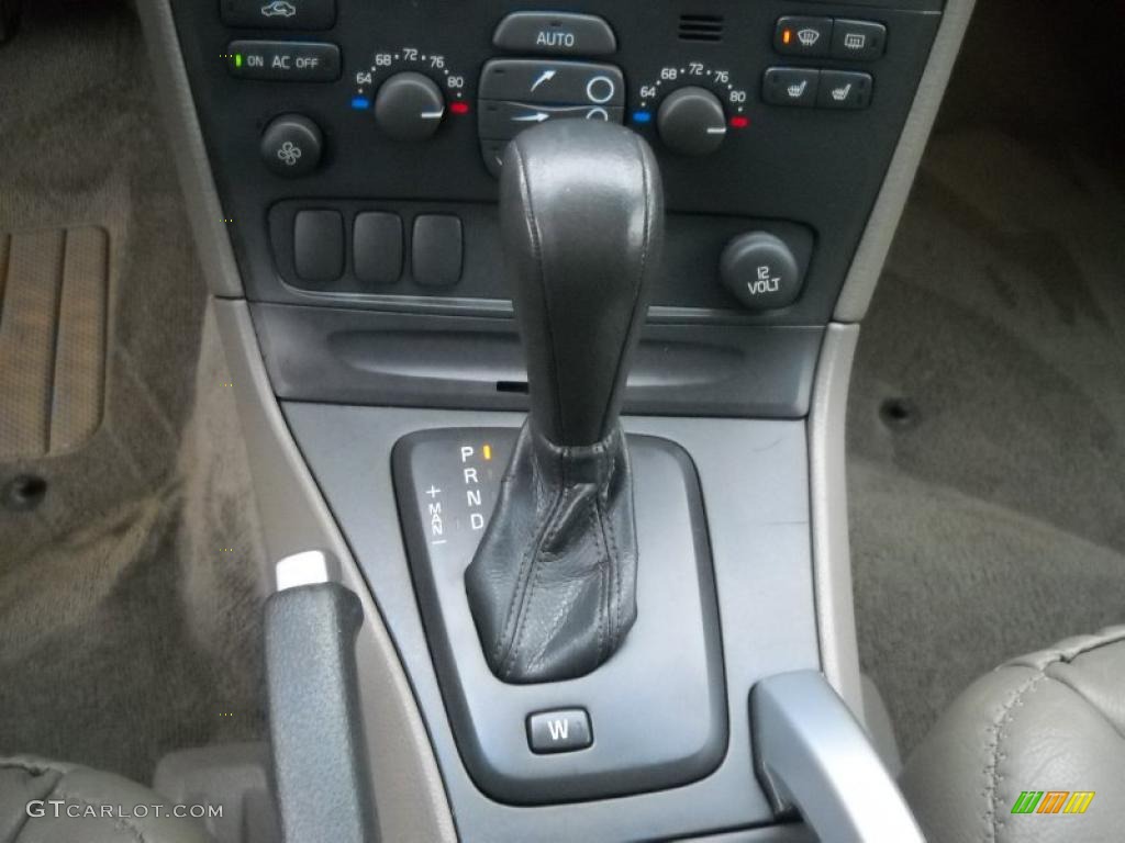 2003 XC70 AWD - White / Taupe photo #23