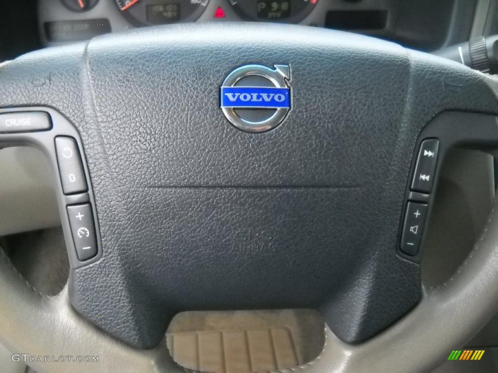 2003 XC70 AWD - White / Taupe photo #24
