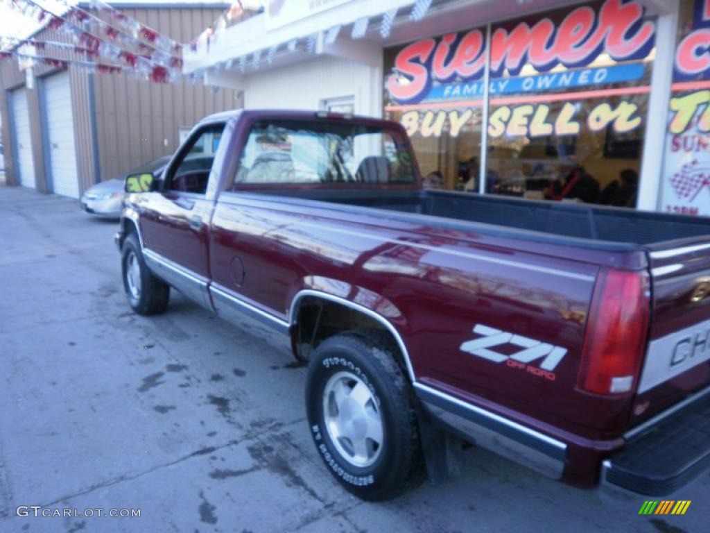 1996 C/K K1500 Silverado Regular Cab 4x4 - Dark Hunt Club Red Metallic / Red photo #5