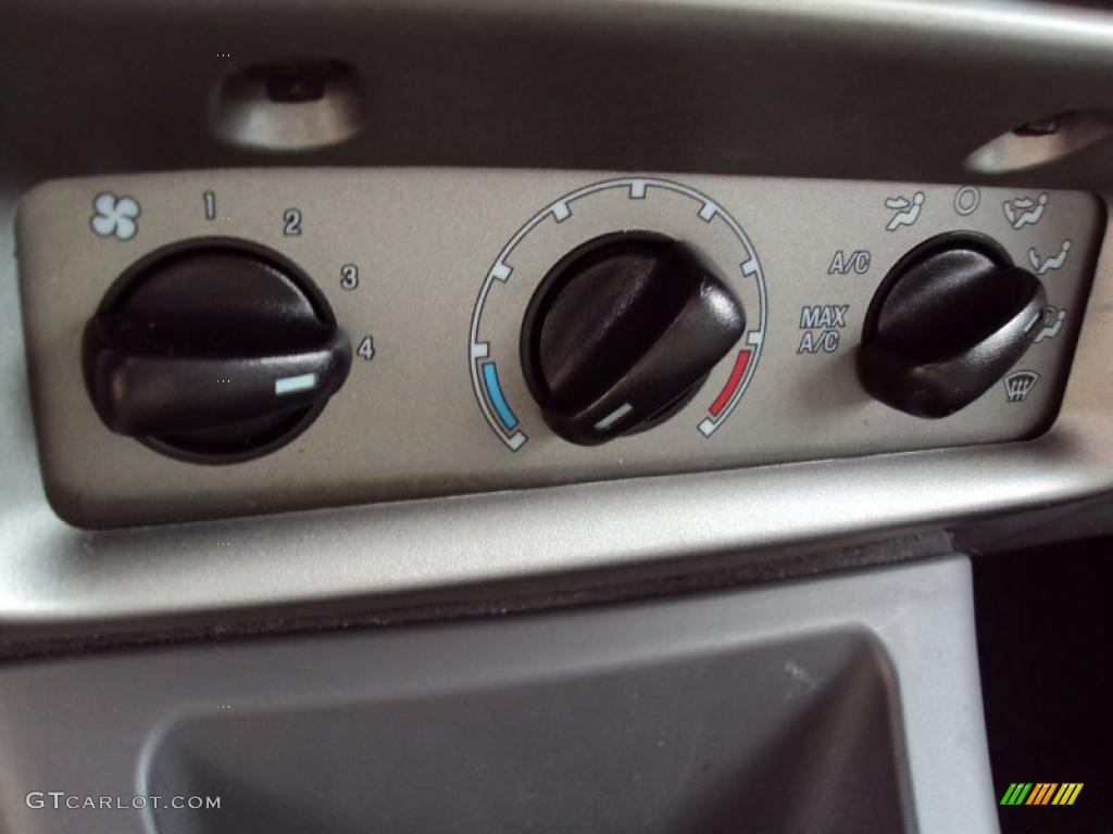 2005 Explorer Sport Trac XLT - Bright Red / Medium Dark Flint photo #20