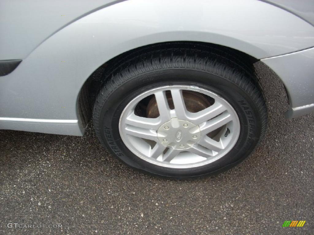 2003 Focus ZX3 Coupe - CD Silver Metallic / Medium Graphite photo #6